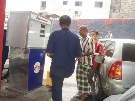 أسعار البنزين اليوم في عدن : محطات الوقود في محافظة عدن تضع تسعيره جديده