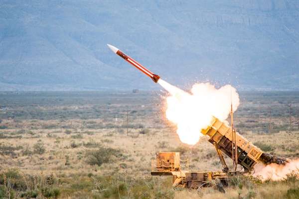 الحوثي يعلن إطلاق صاروخ بدر 1 الباليستي على الأراضي السعودية