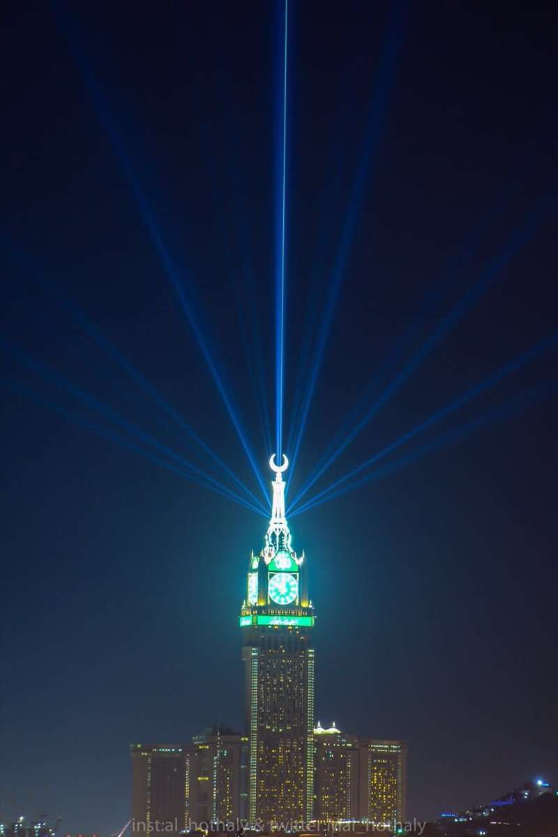صور برج الساعة يطلق أضواء الليزر قبل موعد عيد الفطر 2018 في السعودية ساعة مكة