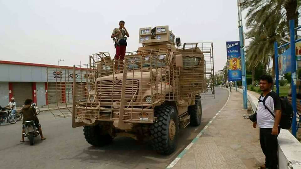 انصدام كبير في الامارات.. الحوثيون يعبثون بمدرعاتهم القوية (اليمن الغد) ينشر (الصور)