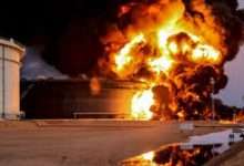 فرق الإطفاء في أرامكو السعودية تسيطر على الحريق الذي تسببت به طائرة حوثية 2
