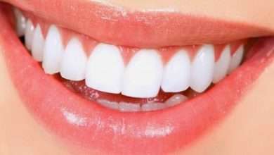 4 وصفات طبيعية لتبييض الأسنان والقضاء على التسوس..