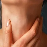 أشعر بشيء عالق في حلقي يشبه البلغم ولكنه لا يخرج