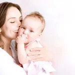 تفسير رؤية تقبيل الفتاة الصغيرة في الحلم للمتزوجة