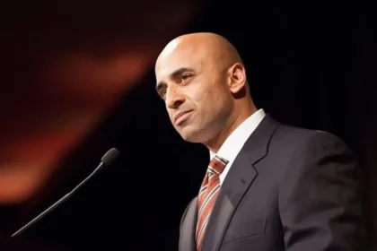 حقيقة وفاة يوسف العتيبة سفير الإمارات في واشنطن