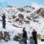 كم يبعد جبل اللوز عن تبوك