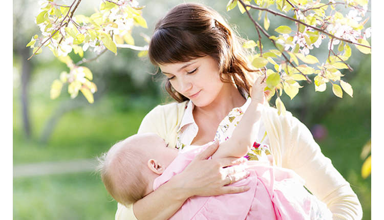 فوائد الرضاعة للأم