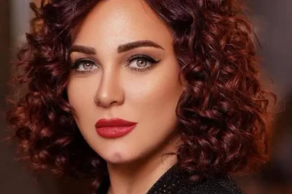 سلاف فواخرجي ترد على الانتقادات بعد دفاعها عن بشار الأسد