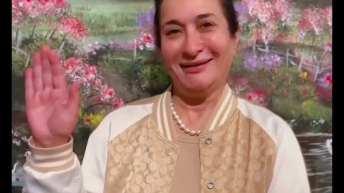 منال العالم بدون حجاب