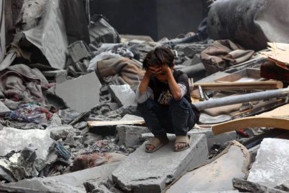 وفاة 14 شخصًا بينهم طفلان