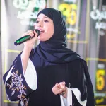 ماريا قحطان تتبرع بكراسٍ