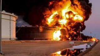 فرق الإطفاء في أرامكو السعودية تسيطر على الحريق الذي تسببت به طائرة حوثية