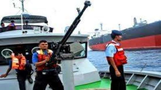 البحرية اليمنية ترفض توجيهات جماعة الحوثي والحوثي ينشر قواته على الحديدة
