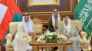 عاجل: آخر التطورات في المشهد الخليجي رسالة خطية من تميم إلى الكويت