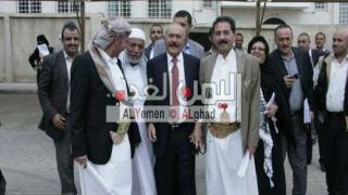 صور علي عبدالله صالح بعد خروجه من العملية والمستشفى