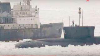 أحدث كاسحة جليد روسية تمهد الطريق لغواصة نووية في القطب الشمالي (صور)