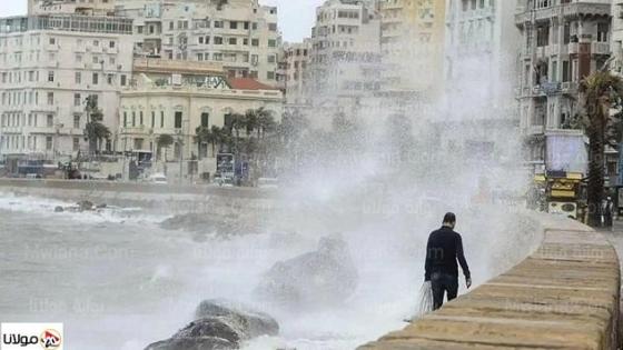 بالفيديو نوة الغطاس تضرب الإسكندرية اليوم رياح وأمطار غزيرة